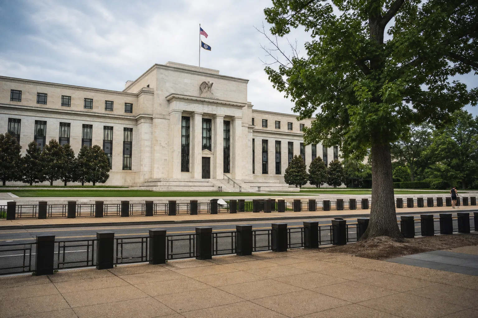 Evaluate Treasury Yields Against Fed Rates for USD Trades